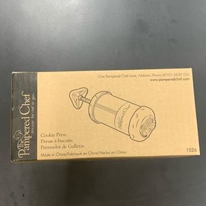 New Pampered Chef Cookie Press